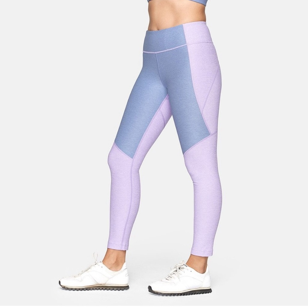 Outdoor Voices 2 tone 3/4 legging